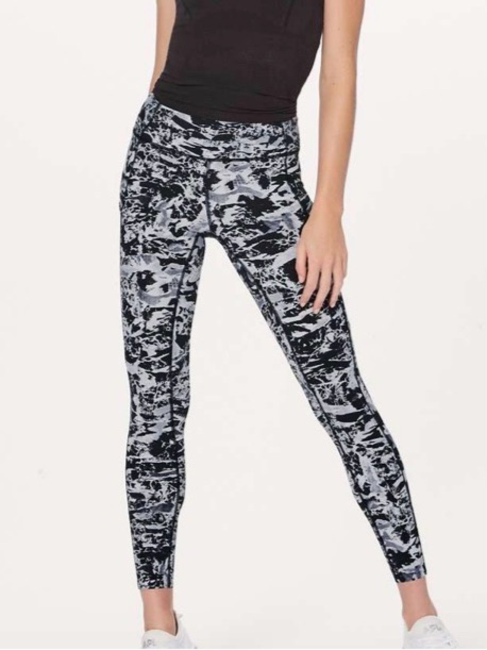 Lululemon Fast & Free 7/8 Tight II *Nulux 25"
Interlaced Starlight Black Size 4